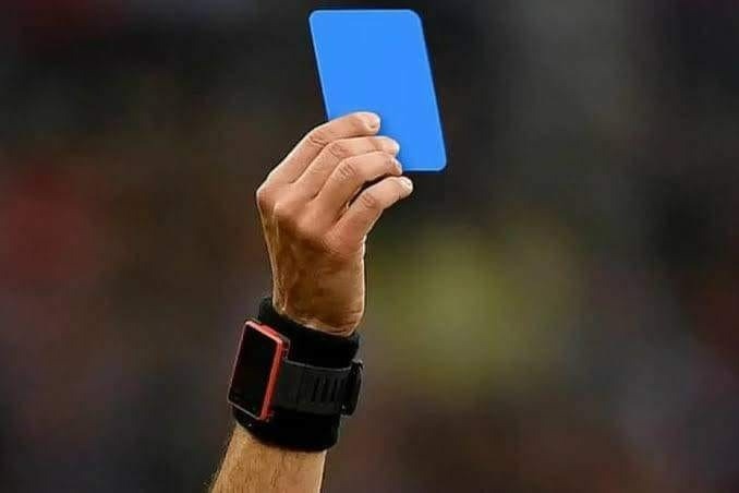 Kartoni i kaltërt shumë shpejt rregulli më i ri në futboll