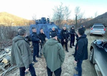 Pas paralajmërimit për kontrabandë të mallrave, krerë të policisë e ministra vizitojnë zonat kufitare në veri