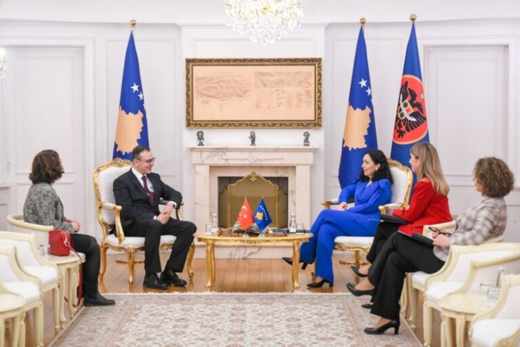 Osmani priti në takim ambasadorin e Turqisë, Sabri Tunç Angılı