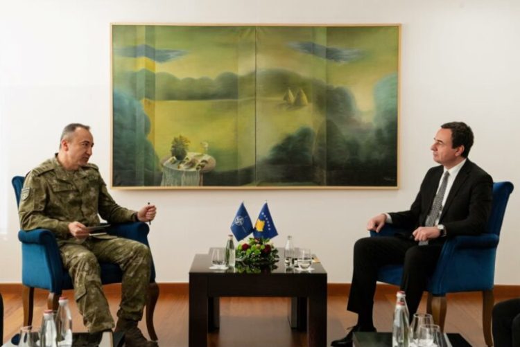 Kurti në takim me Komandantin e KFOR-it, diskutojnë rreth zhvillimeve të fundit të sigurisë
