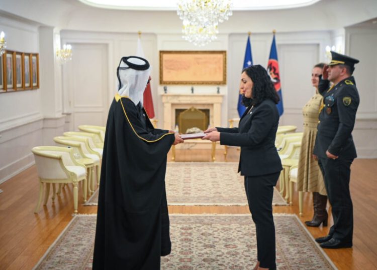 Osmani pranon letër kredenciale nga ambasadori i Katarit
