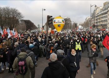 Francë, mësuesit në grevë për paga dhe kushte më të mira