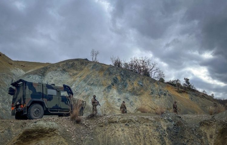 KFOR-i kryen një patrullim përgjatë kufirit Kosovë-Serbi