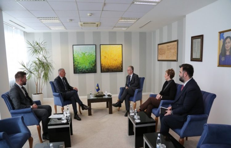 Bislimi: Qeveria do të qëndrojë përkrah shqiptarëve në Luginën e Preshevës