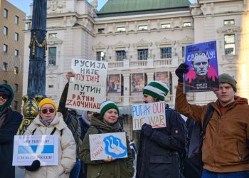 Serbia dëbon dy rusë, shkak qëndrimi kundër luftës në Ukrainës