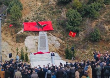 Shqipëria me memorial për grupet që u stërvitën ushtarakisht nga Kosova