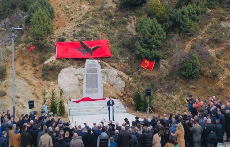 Shqipëria me memorial për grupet që u stërvitën ushtarakisht nga Kosova