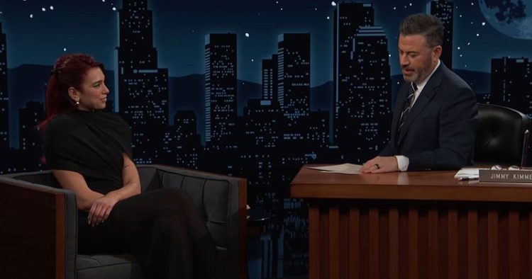 “Hyp se të vrava, zdryp se të vrava” – Jimmy Kimmel flet shqip në emision, Dua Lipa kalon me sukses testin