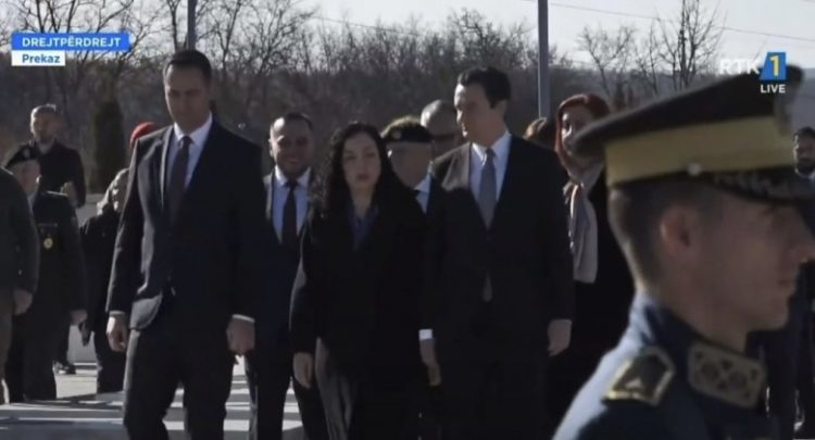 Krerët e shtetit bënë homazhe në Kompleksin Memorial “Adem Jashari”