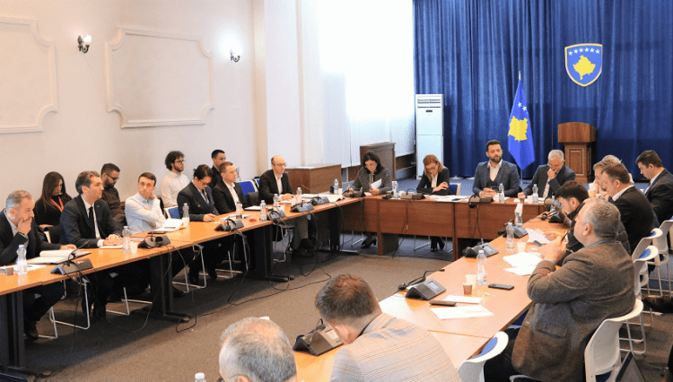 Konsumatorët kanë të drejtë të shkëpusin kontratat me kabllorët që ndryshojnë kanalet