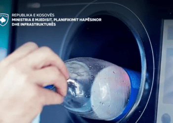 Qytetarët do të rimburësohen nëse i kthejnë shishet e plastikës, qelqit e kënaçet
