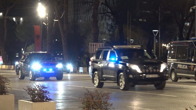 Blinken e mbyll vizitën në Tiranë, niset drejt Gjermanisë