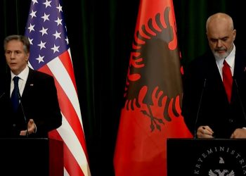Blinken pasi pyetet për dinarin: Dialogu i BE-së, shtegu i vetëm i duhur për Kosovën dhe Serbinë