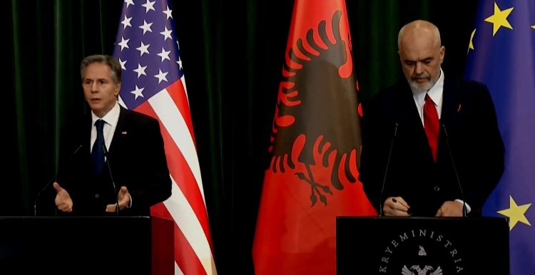 Blinken pasi pyetet për dinarin: Dialogu i BE-së, shtegu i vetëm i duhur për Kosovën dhe Serbinë