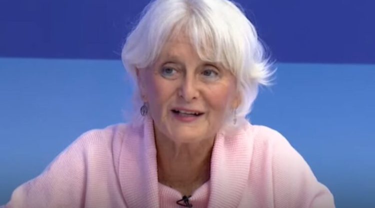 Janet Reineck, amerikania 70-vjeçare që po e promovon vallen shqiptare në botë