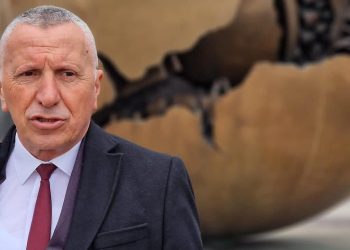 Kamberi kritikon Lajçakun: Takohet me serbët e Kosovës, ndërsa mua nuk më përgjigjet