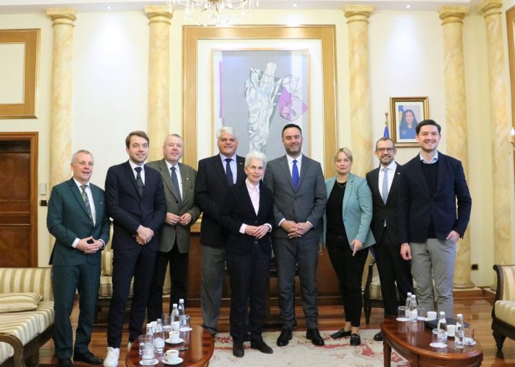 Konjufca priti anëtarët e Komisionit të Mbrojtjes të Bundestagut gjerman