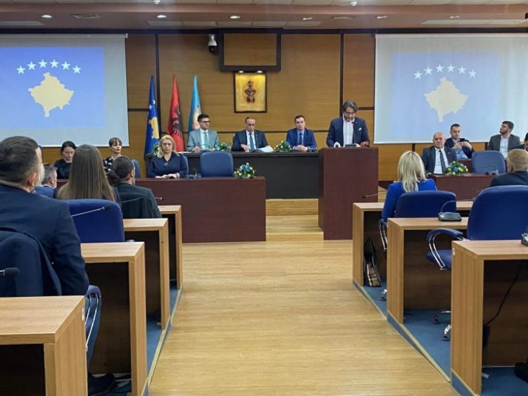 Vetëvendosje inicion shkarkimin e kryesuesit të Kuvendit Komunal në Prishtinë