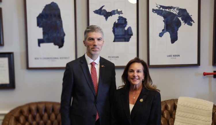 Dugolli dhe kongresistja amerikane thonë se kërcënimet ndaj sigurisë së Kosovës vazhdojnë pa u ndëshkuar