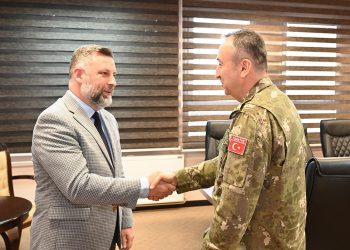 Komandanti i KFOR-it takohet me kryetarin e Shtërpcës, bisedojnë për situatën e sigurisë