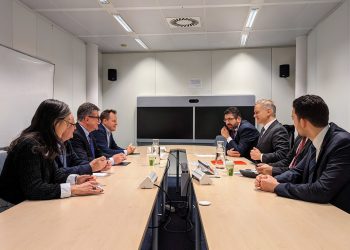 Lajçak takon në Bruksel opozitën serbe