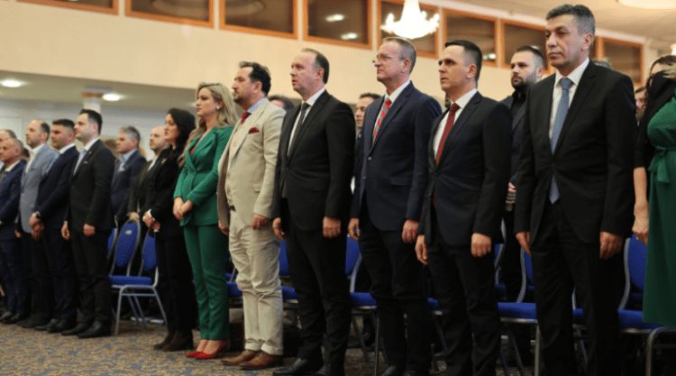 Liderët e opozitës shqiptare në Maqedoni nënshkruajnë deklaratën e bashkimit në Ditën e Pavarësisë së Kosovës