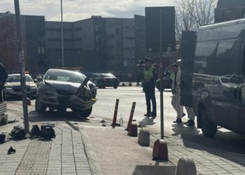 Largohet trupi i pajetë i të aksidentuarit para Ministrisë së Arsimit