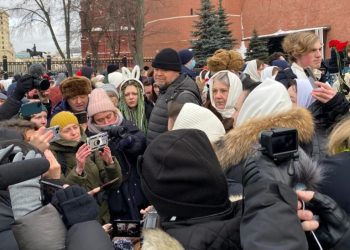 Dhjetëra gazetarë të arrestuar në Moskë, gratë ushtarake protestojnë kundër mobilizimit