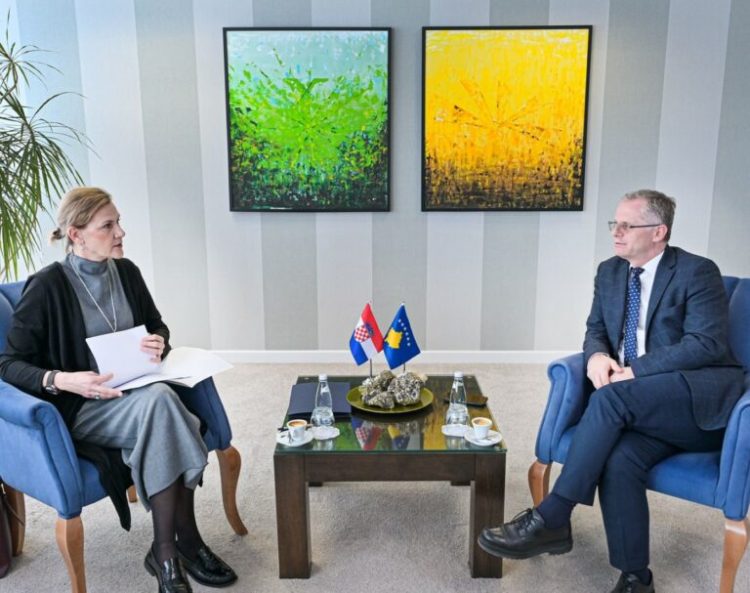 Bislimi priti ambasadoren e Kroacisë, flasin mbi zhvillimet e fundit në vend