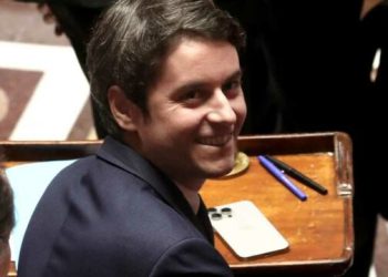 Kryeministri francez: Mosha minimale për përdorim të rrjeteve sociale të jetë 13 vjeç