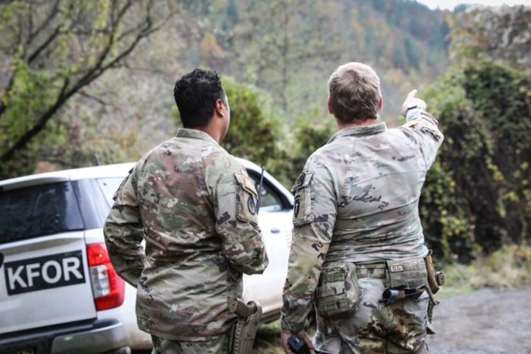 KFOR-i patrullon në kufirin mes Kosovës dhe Serbisë (Video)