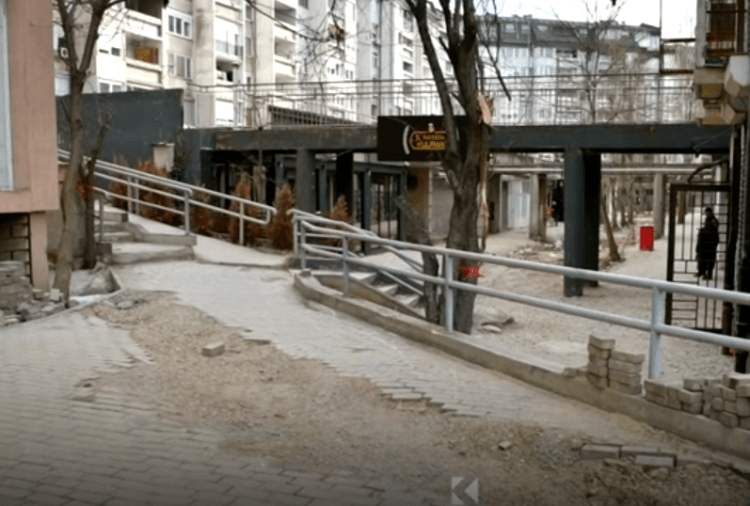 Komuna e prish gabimisht parkun në Ulpianë, “mbyt” me kanalizim lagjen e “Artistëve”