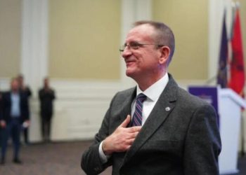 Mblidhen në kohë rekord nënshkrimet e nevojshme për kandidimin e Taravarit për president