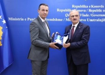 Zv/ministri Gashani pret në takim homologun e tij turk, Münir Karaloğlu
