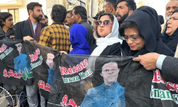 Zgjedhjet në Pakistan: Rezultatet përfundimtare u japin epërsinë kandidatëve të mbështetur nga Khan