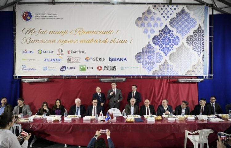Kurti mori pjesë në iftarin e shtruar nga Oda Tregtare Kosovaro-Turke