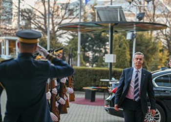 Ambasadori britanik uron Ramazanin, bën thirrje për paqe