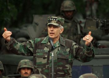 “Shqiptarët… I vr*asim të gjithë”, gjenerali Wesley Clark tregon çka i tha Millosheviqi në vitin 1998