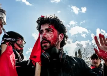 Protesta e studentëve në Athinë degjeneron në dhunë, forcat speciale rrahin brutalisht studentët