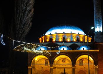 Zbukurohet zona e vjetër e kryeqytetit për Ramazan, Rama fton qytetarët për ta vizituar