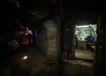 “Reuters” shkruan për iftaret 800 metra nën tokë të minatorëve të Trepçës