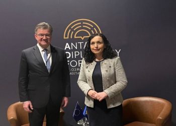 Osmani e Lajçaku diskutojnë për zgjedhjet në veri