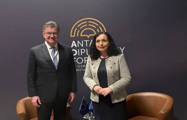 Osmani e Lajçaku diskutojnë për zgjedhjet në veri