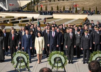 Presidentja, kryeparlamentari e kryeministri të mërkurën homazhe në Prekaz