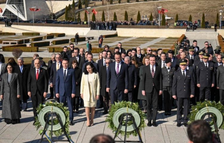 Presidentja, kryeparlamentari e kryeministri të mërkurën homazhe në Prekaz