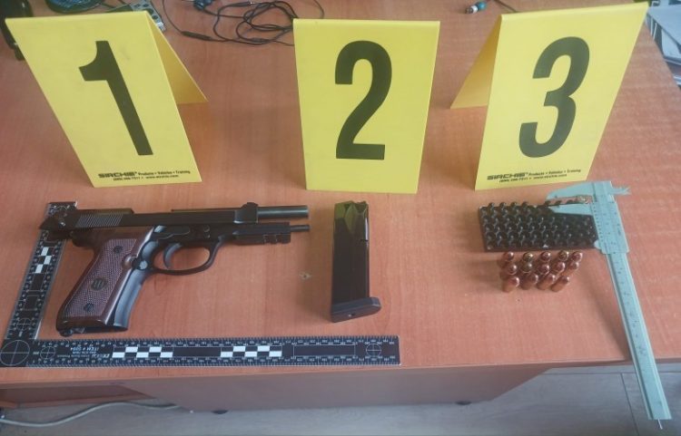 Arrestohen pesë persona në Mitrovicë, konfiskohen armë e fishekë