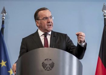 E pranon ministri gjerman i Mbrojtjes, njëri prej oficerëve gjermanë kishte përdorur linjën e pasigurt telefonike