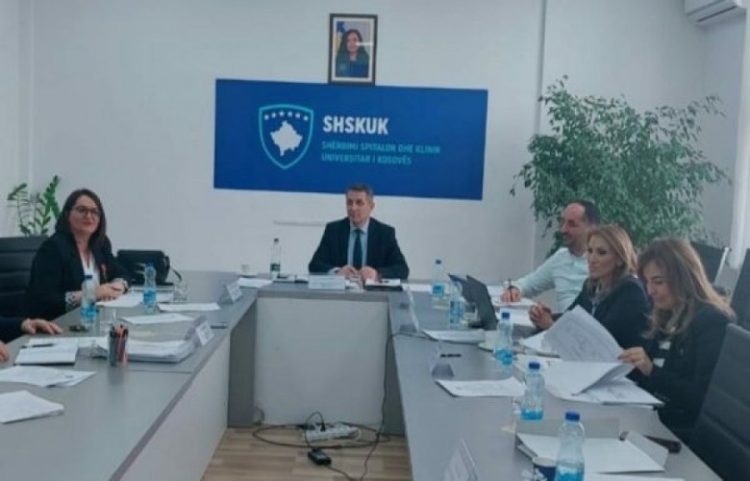 Katër drejtorë të klinikave të QKUK-së raportojnë para Bordit dhe drejtorit