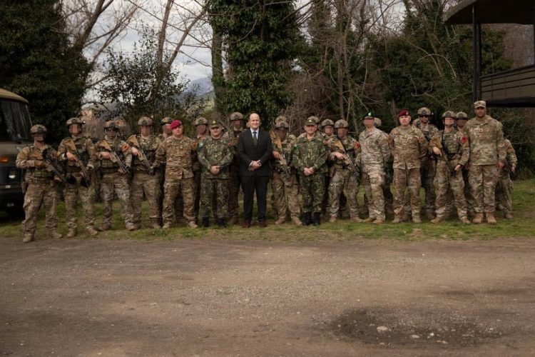 Peleshi publikon pamjet nga operacioni i përbashkët i Forcave Speciale me ato amerikane