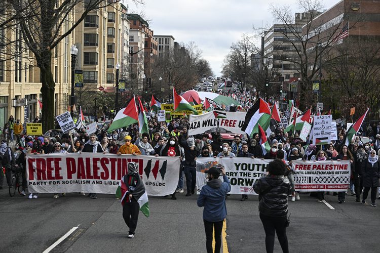 Protestë para ambasadës izraelite në Washington kundër sulmeve në Gaza